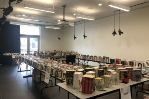 Tous les communiqués vente livres 300x200 Tous les communiqués